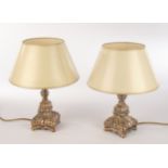 Paar Tischlampen, Dänemark, 20. Jh., versilberter Schaft im Barockstil, helle Lichtschirme, je einf