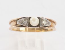 Ring, GG 333, mit Perle und 2 Brillanten zus. ca. 0.10 ct., 3.2 g, RM 20.5