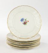 6 Teller, KPM Berlin, Neuosier, bunte Blumen, Goldrand, ø ca. 14.2 cm