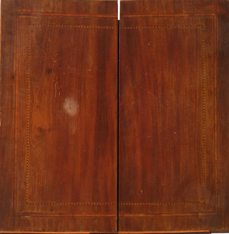 Nähtischchen, England, 1. Drittel 19. Jh., Mahagoni, vorkragende Platte zweiteilig aufklappbar sowi - Image 4 of 4