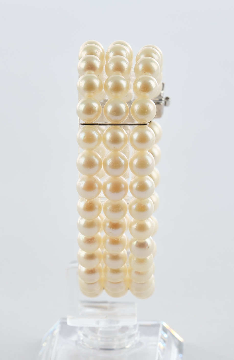 Perlenarmband, dreireihig, Zuchtperlen ø 6 mm, Schließe WG 585, 6 kleine Rubinen, 2 WG-Stege, ca. 1 - Image 3 of 3