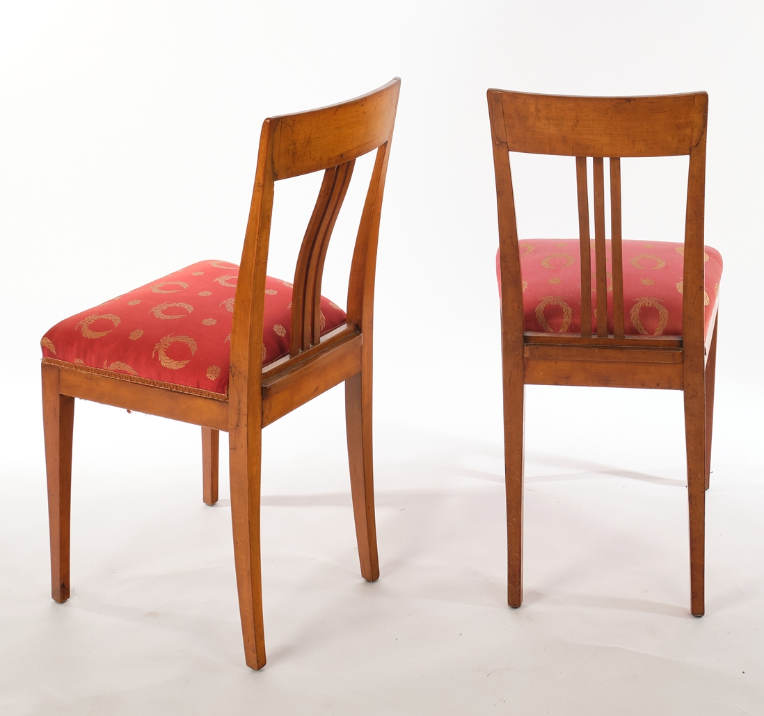 Paar Stühle, Biedermeier, 1. Drittel 19. Jh., Kirschbaum, roter Polsterbezug, H. 84 cm, Gebrauchssp - Image 2 of 2