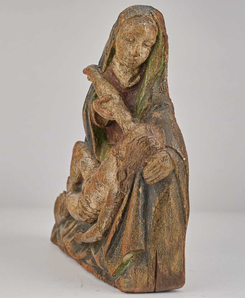 Skulptur, Holz geschnitzt, "Pieta", Mitte 16. Jh., polychrom gefasst, 27 cm hoch, übergangene Fassu - Image 2 of 3