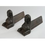Paar Kaminböcke, "Sphinx", neuzeitlich, Gusseisen, 17.5 x 11 x 35 cm
