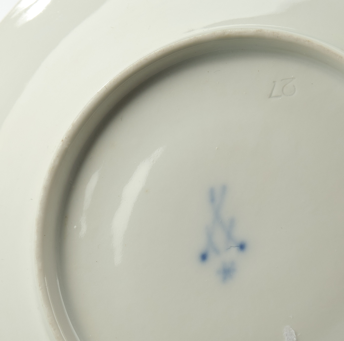 Tasse mit Untertasse, Meissen, Schwertermarke, 1774-1817, 1. Wahl, Goldbordüre, Goldrand, 7.8 cm ho - Image 2 of 2