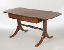 Drop-Leaf-Table, England, um 1790, Mahagoni, Plattenkorpus mit hochklappbaren Verlängerungen an den