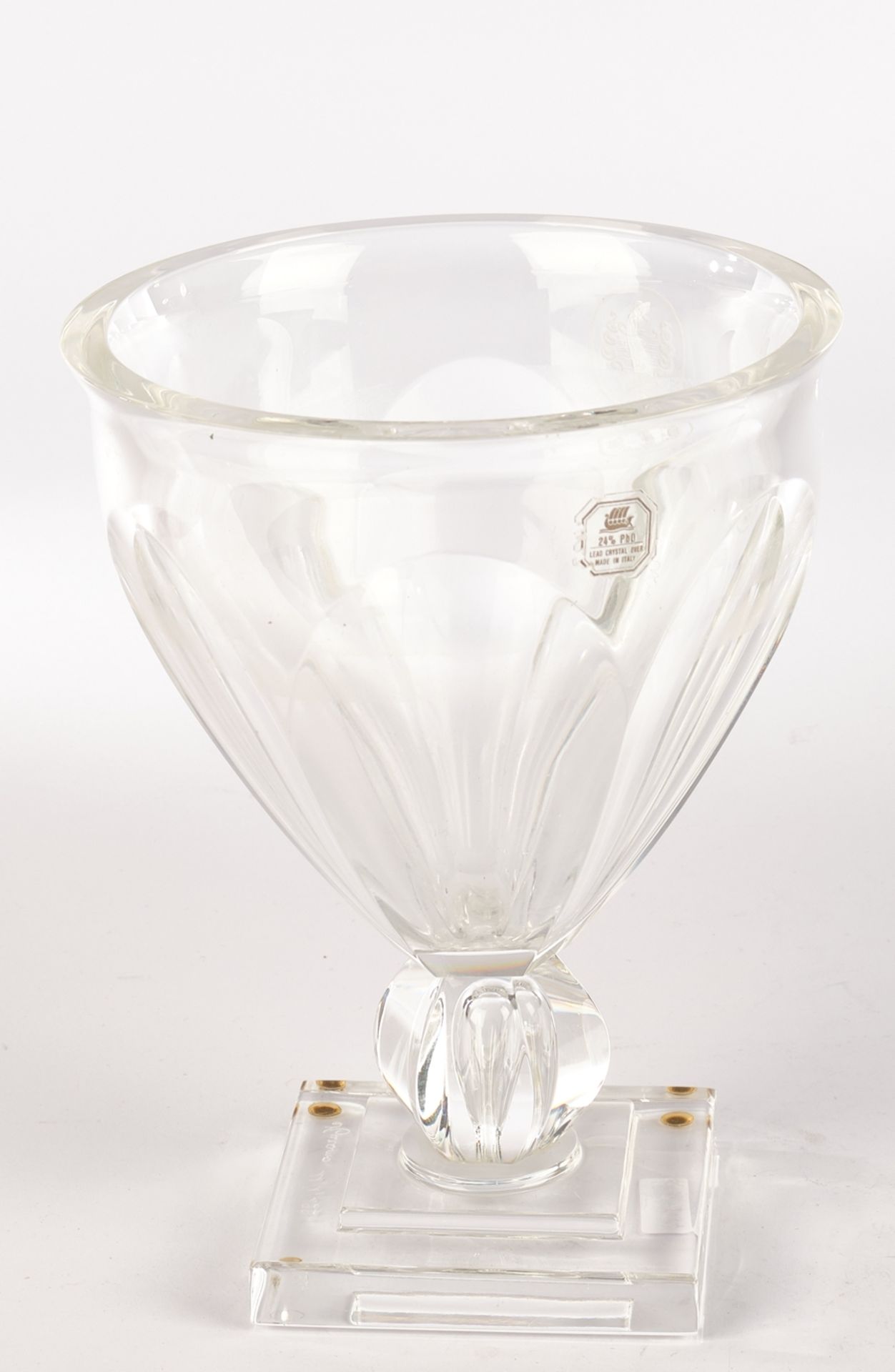 Vase, Murano, 1994, farbloses Kristallglas, facettierter Korpus auf quadratischem Fuß, Wappenkartus - Image 2 of 2