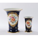 2 Vasen, "Amsterdamer Art", Meissen, Schwertermarke, 1./2. Wahl, Trompetenform, schauseitige Reserv