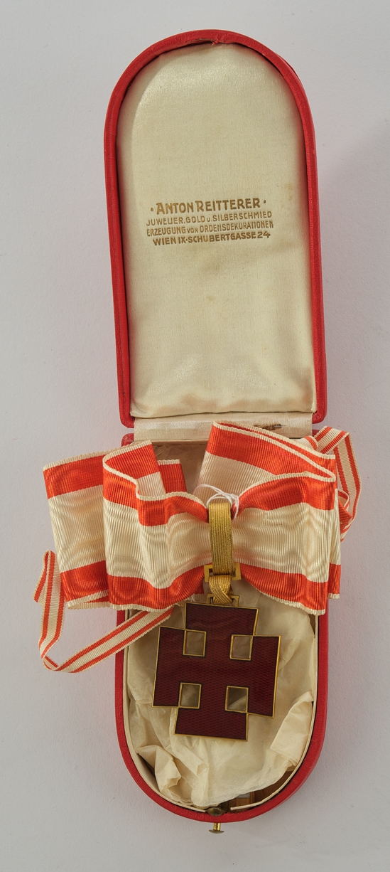 Großes goldenes Ehrenzeichen für Verdienste um die Republik Österreich, 2. Republik, verliehen am 2 - Image 2 of 3