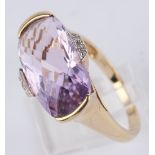 Ring, GG 375, Amethyst, 2 kleine Brillanten, 4 g, RM 17