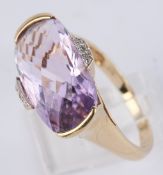 Ring, GG 375, Amethyst, 2 kleine Brillanten, 4 g, RM 17