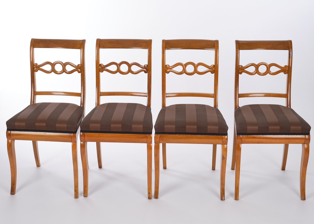 Satz von vier Stühlen, Biedermeier, Rheinland, um 1825, Nussbaum, schwarz gestreifter Polsterbezug,