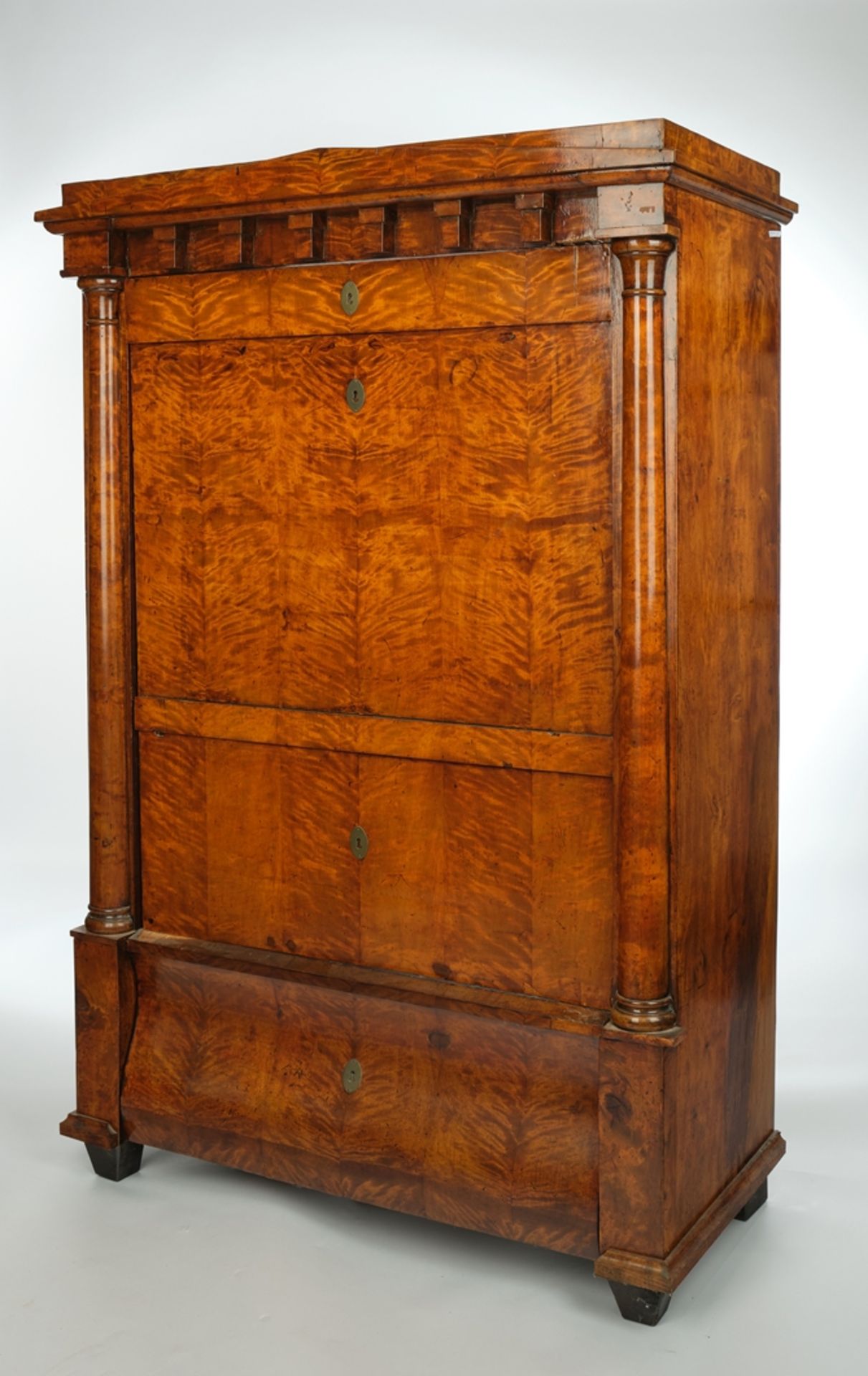 Blender / Wäscheschrank, Biedermeier, um 1825, Birke furniert, eintürig, ca. 164 x 110 x 53 cm, Rüc