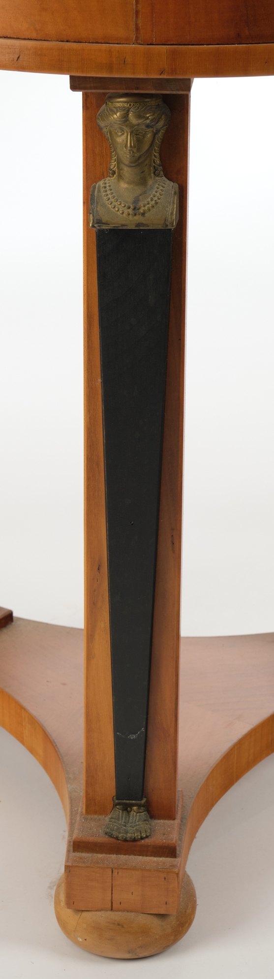 Beistelltisch im Biedermeier-Stil, wohl Anfang 20. Jh., runde Platte auf drei ebonisierten Beinen m - Image 4 of 4