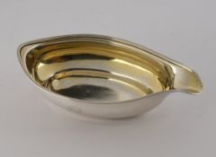 Saucière, Silber 925, London, 18./19. Jh., innen vergoldet, ovalförmig, Monogramm, Rand mit Profilr