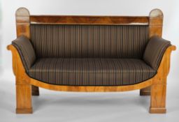 Sofa, Biedermeier, um 1830, Nussbaum furniert, erneuerter gestreifter Polsterbezug, 106 x 172 x 67 