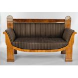 Sofa, Biedermeier, um 1830, Nussbaum furniert, erneuerter gestreifter Polsterbezug, 106 x 172 x 67