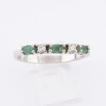 Ring, WG 585, 3 Smaragde, 2 Brillanten ca. 0.06 ct., ca. 1.73 g, RM 14