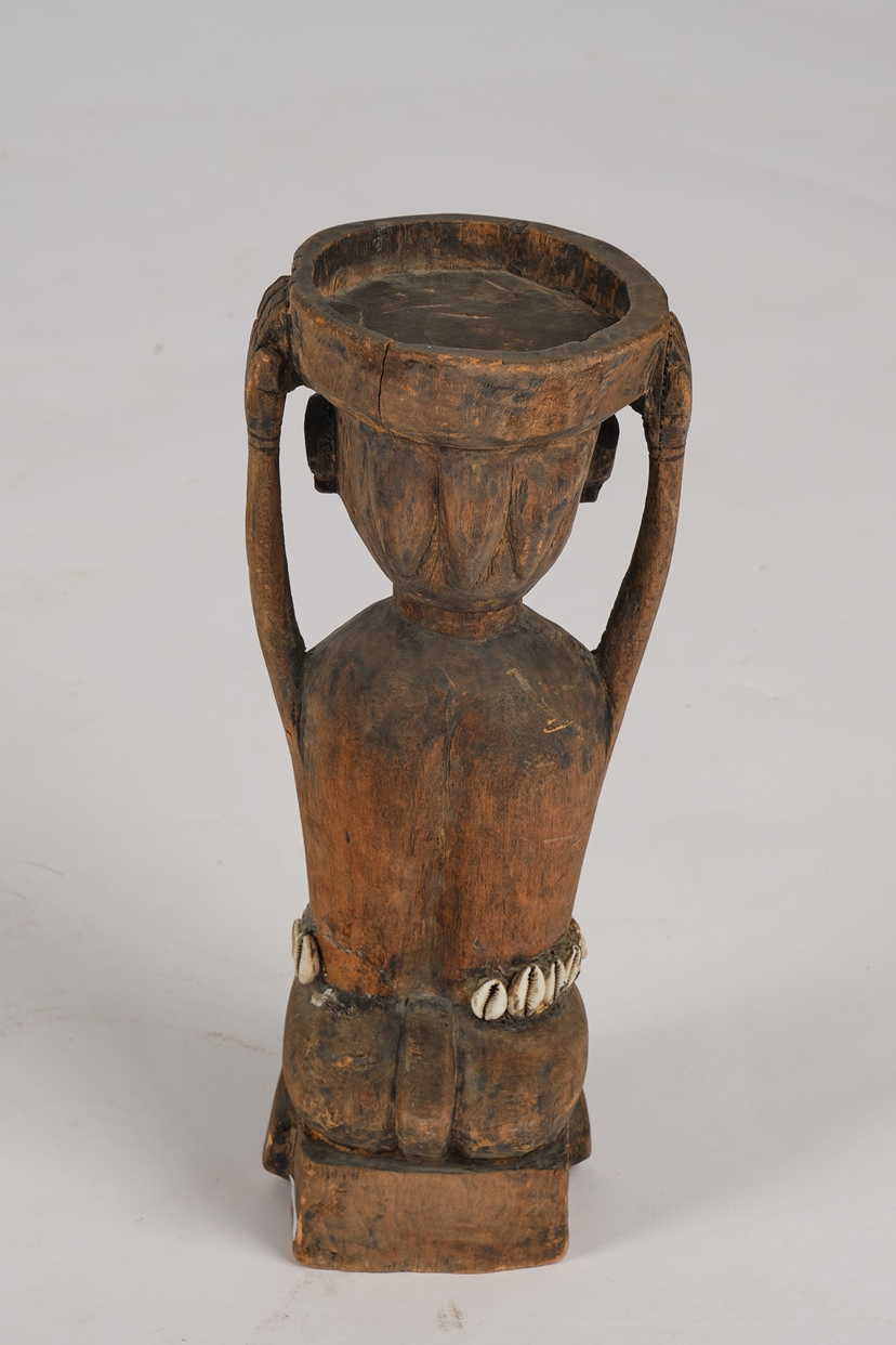 Figur, weiblich, mit Schale, Afrika, Holz, Muscheln, 39 cm hoch - Image 2 of 2