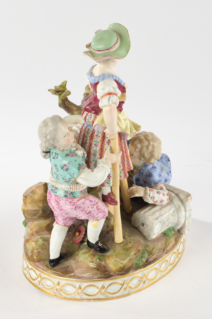 Porzellangruppe, "Das Stelzenspiel", Meissen, Schwertermarke, 19. Jh., polychrom und goldstaffiert, - Image 5 of 7