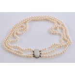Perlenkette, dreireihig, Perlen 7.3 mm, Schließe WG 585, mit Opal ca. 15 ct., zwei Reihen lose