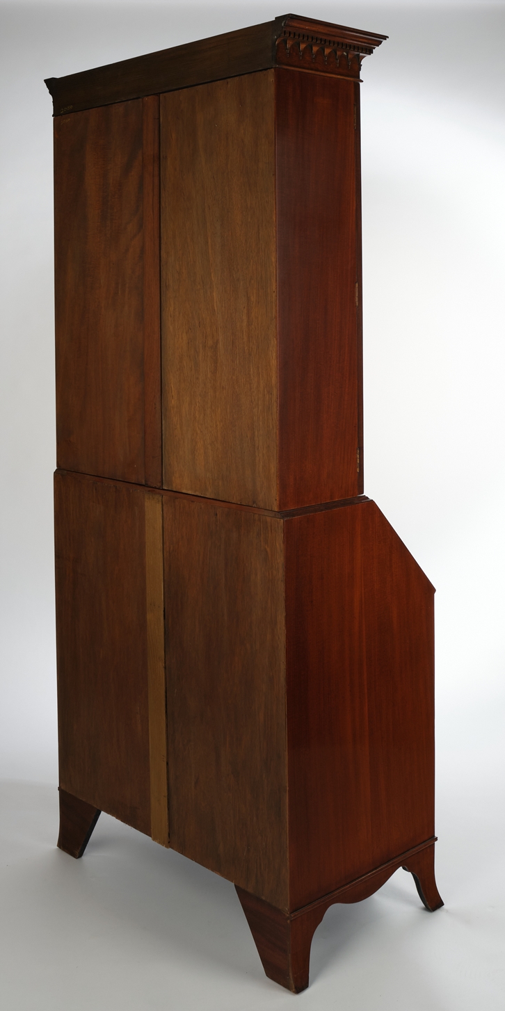Sekretär / Secretaire Bookcase, Sheraton-Stil, England, 20. Jh., Mahagoni, vierschübiges Pult mit s - Image 6 of 6