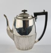 Kaffeekanne, Silber 925, Birmingham, 1896, teils godroniert, J-Henkel und Scharnierdeckel aus schwa