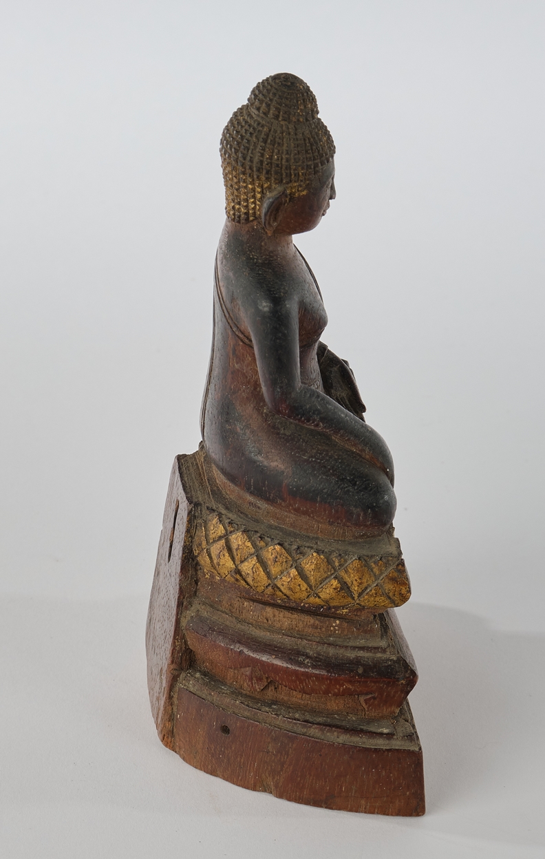 Buddha Amida, Südostasien, 19./20. Jh., Holz, geschnitzt, stellenweise vergoldet. 15 cm hoch, gerin - Image 2 of 4