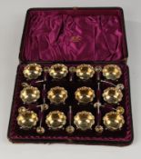 Set von 12 Salièren mit 12 Löffelchen, Silber 925, Birmingham, 1883, Edgar Finley & Hugh Taylor, in