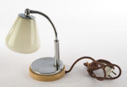 Tischlampe, "Tastlicht", Gotha, um 1930, Ruppel Werke, Metall, Chrom, crèmefarbener Glasschirm, ver