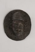 Kleine Bronzemaske, Benin, Nigaria, Afrika, oval, 16.2 x 14 cm