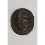 Kleine Bronzemaske, Benin, Nigaria, Afrika, oval, 16.2 x 14 cm