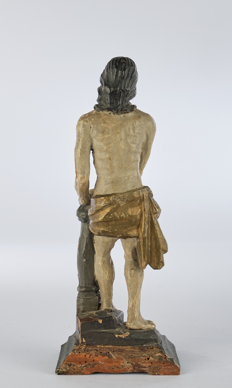 Skulptur, Holz geschnitzt, "Christus an der Geißelsäule", wohl 17. Jh., 34 cm hoch, stark übergange - Image 2 of 2