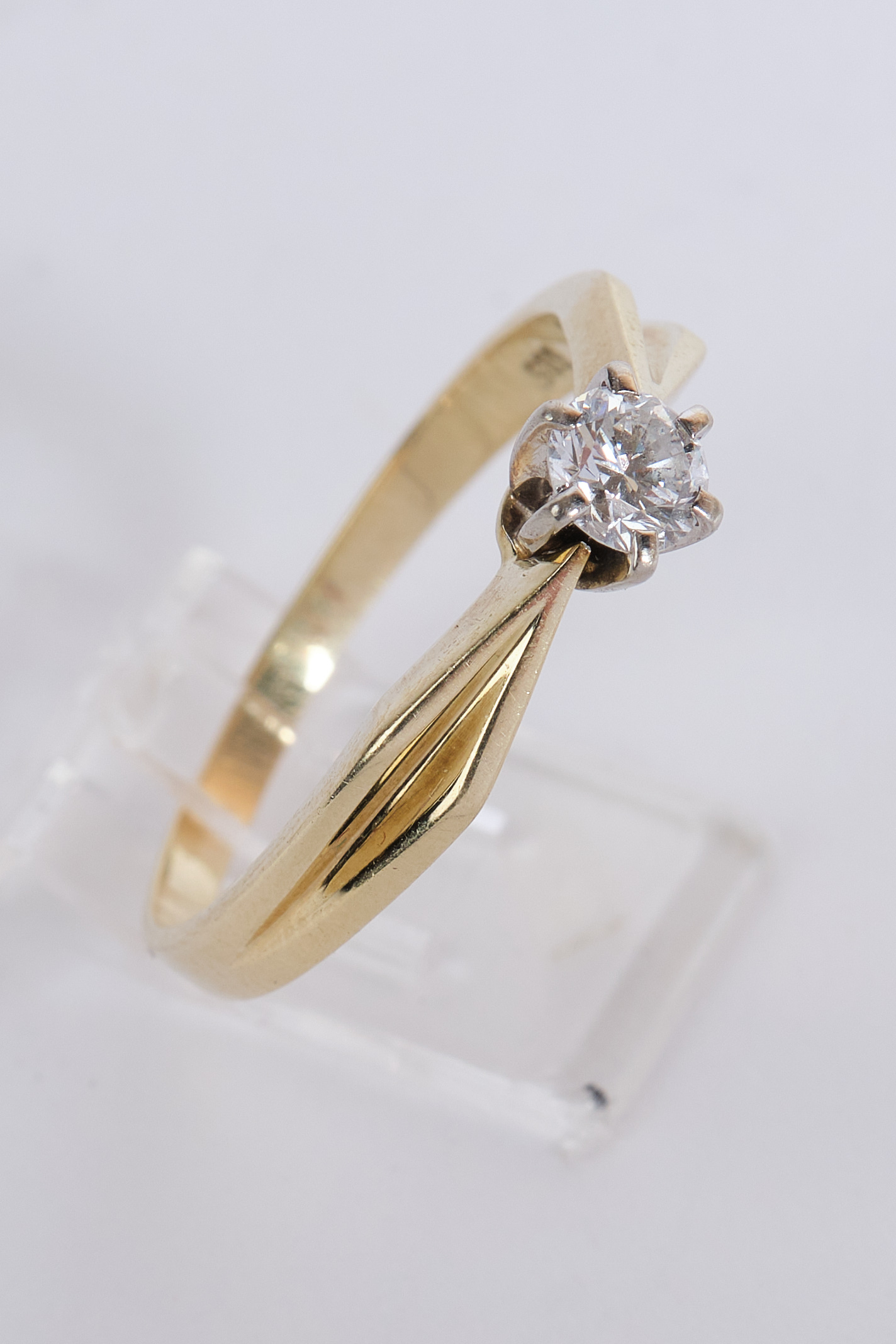 Ring, WG/GG 585, 1 Diamant ca. 0.40 ct., etwa w/si, Brillantschliff, 3.27 g, RM 19.25 - Image 2 of 3