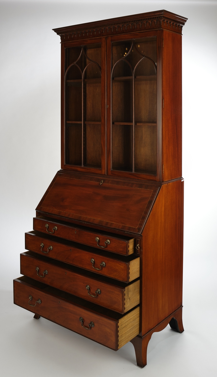 Sekretär / Secretaire Bookcase, Sheraton-Stil, England, 20. Jh., Mahagoni, vierschübiges Pult mit s - Image 2 of 6