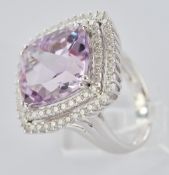 Ring, WG 750, Amethyst ca. 11.64 ct., Brillanten zus. ca. 1.10 ct., etwa tw/vs-si