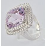 Ring, WG 750, Amethyst ca. 11.64 ct., Brillanten zus. ca. 1.10 ct., etwa tw/vs-si