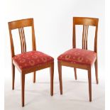 Paar Stühle, Biedermeier, 1. Drittel 19. Jh., Kirschbaum, roter Polsterbezug, H. 84 cm, Gebrauchssp