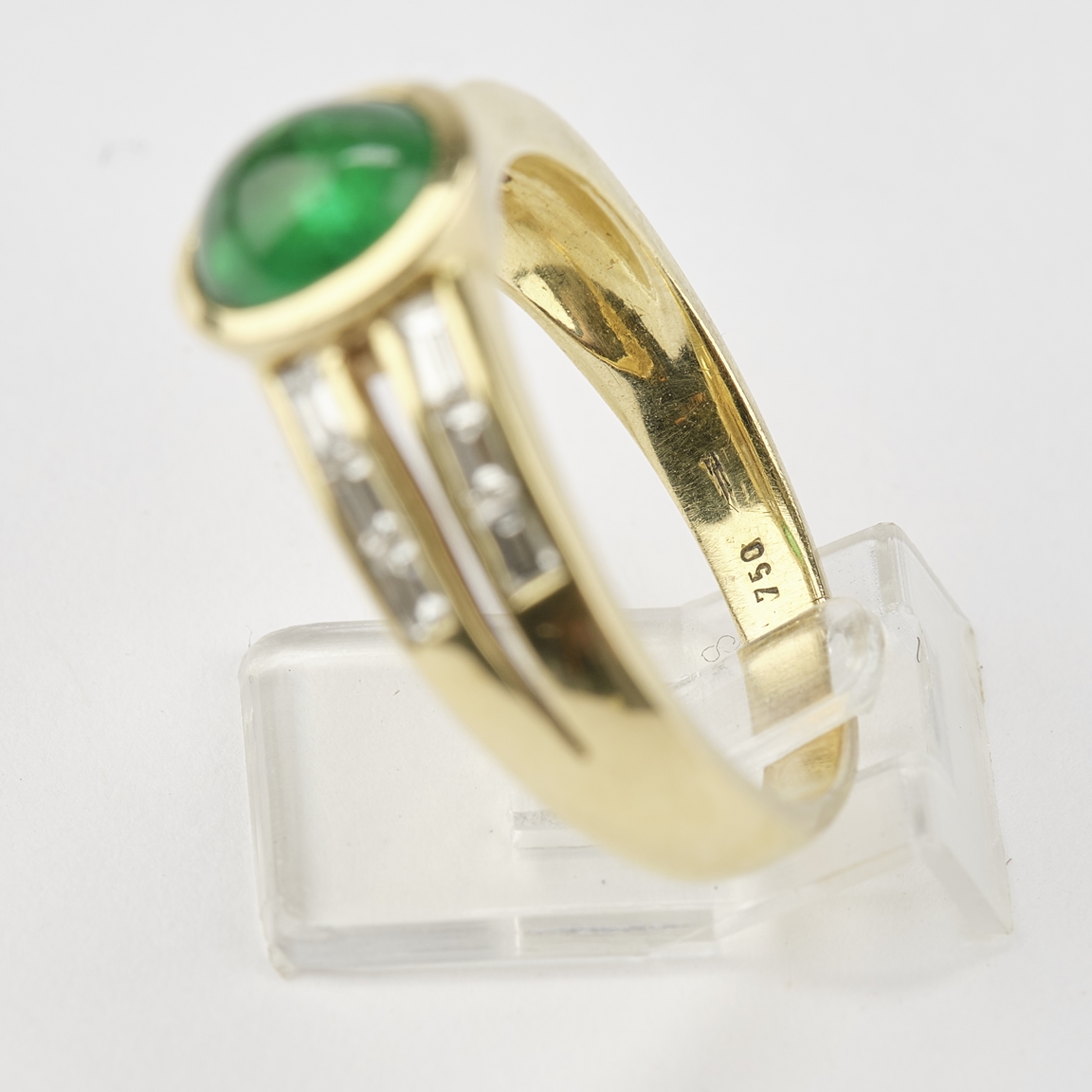 Ring, GG 750, Smaragd ca. 1.30 ct., Diamanten zus. ca. 0.60 ct. - Image 3 of 3