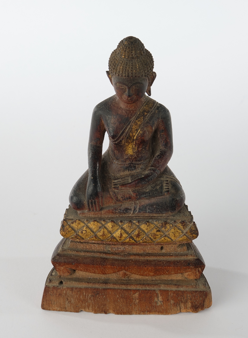 Buddha Amida, Südostasien, 19./20. Jh., Holz, geschnitzt, stellenweise vergoldet. 15 cm hoch, gerin