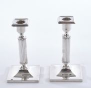 Paar Kerzenleuchter, Silber 925, deutsch, Dekor Empire, kannelierter Säulenschaft auf quadratischem