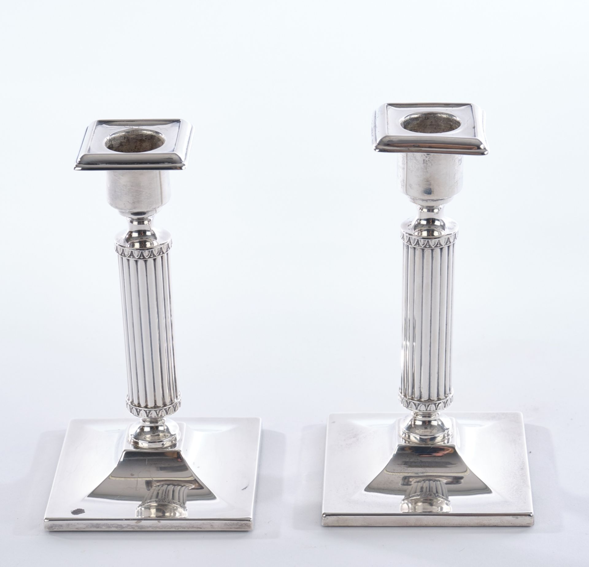 Paar Kerzenleuchter, Silber 925, deutsch, Dekor Empire, kannelierter Säulenschaft auf quadratischem