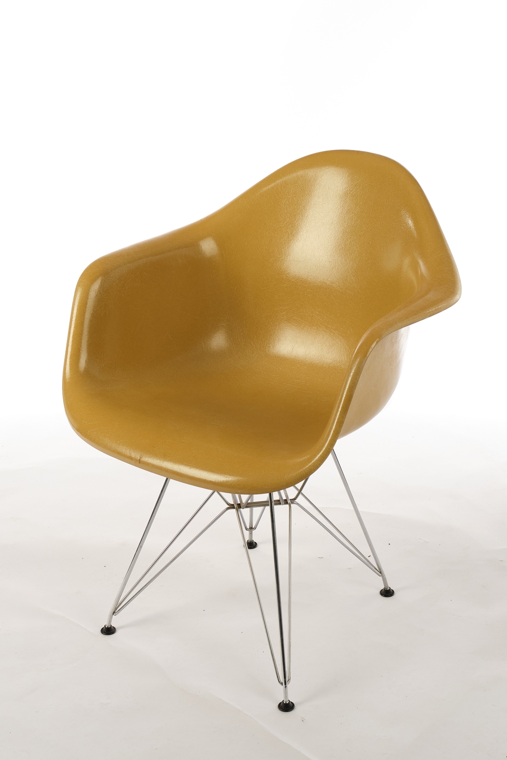DAR Eames Plastic Armchair, Entwurf um 1950, Charles & Ray Eames (1907 - 1978 und 1912 - 1988), Aus