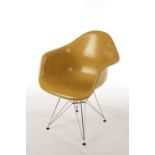 DAR Eames Plastic Armchair, Entwurf um 1950, Charles & Ray Eames (1907 - 1978 und 1912 - 1988), Aus