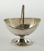 Zuckerschale, Silber 925, Sheffield, 1803, schiffchenförmiges Gefäß auf ovalem Fuß, beweglicher Büg
