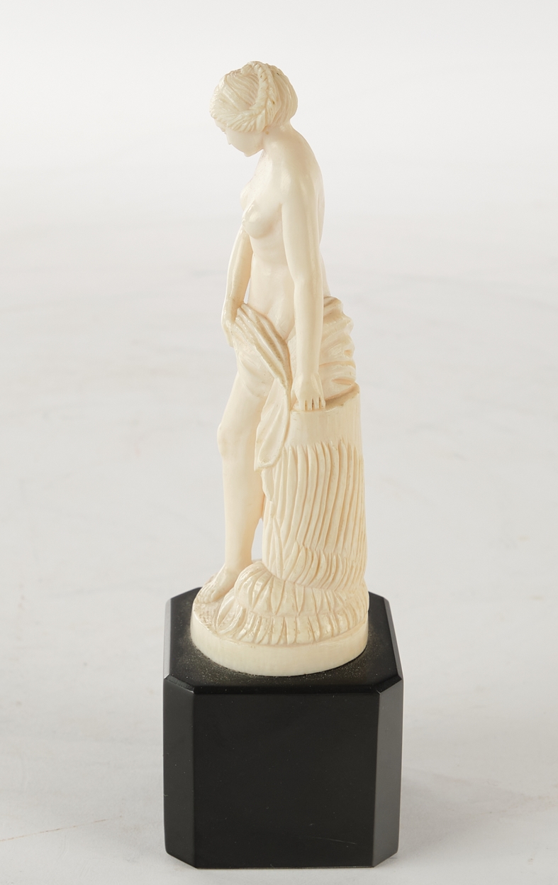 Figur, Elfenbein, geschnitzt, "Venus", Dieppe, Frankreich, um 1850-1900, stehend, auf Steinsockel, - Image 4 of 5