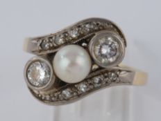 Ring, WG/GG 585, 2 Altschliff-Diamanten zus. ca. 0.32 ct., 1 Perle, 5.1 g, RM 13.5