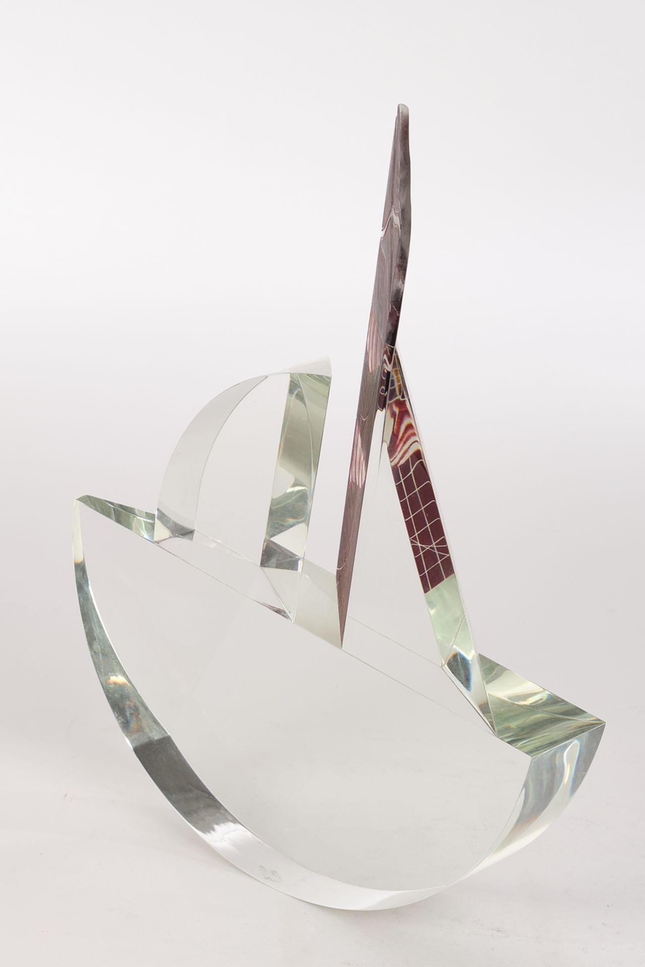 Mares, Jan, "Labil", Glasobjekt, als Segelschiff gestaltet, farbloses Kristallglas mit braunroter S - Image 2 of 5