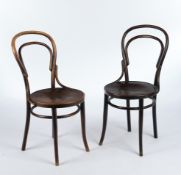 Paar Kaffeehausstühle, in der Art Thonet, wohl Mazowia, Polen, um 1910/20, Bugholz, Sitzfläche mit 