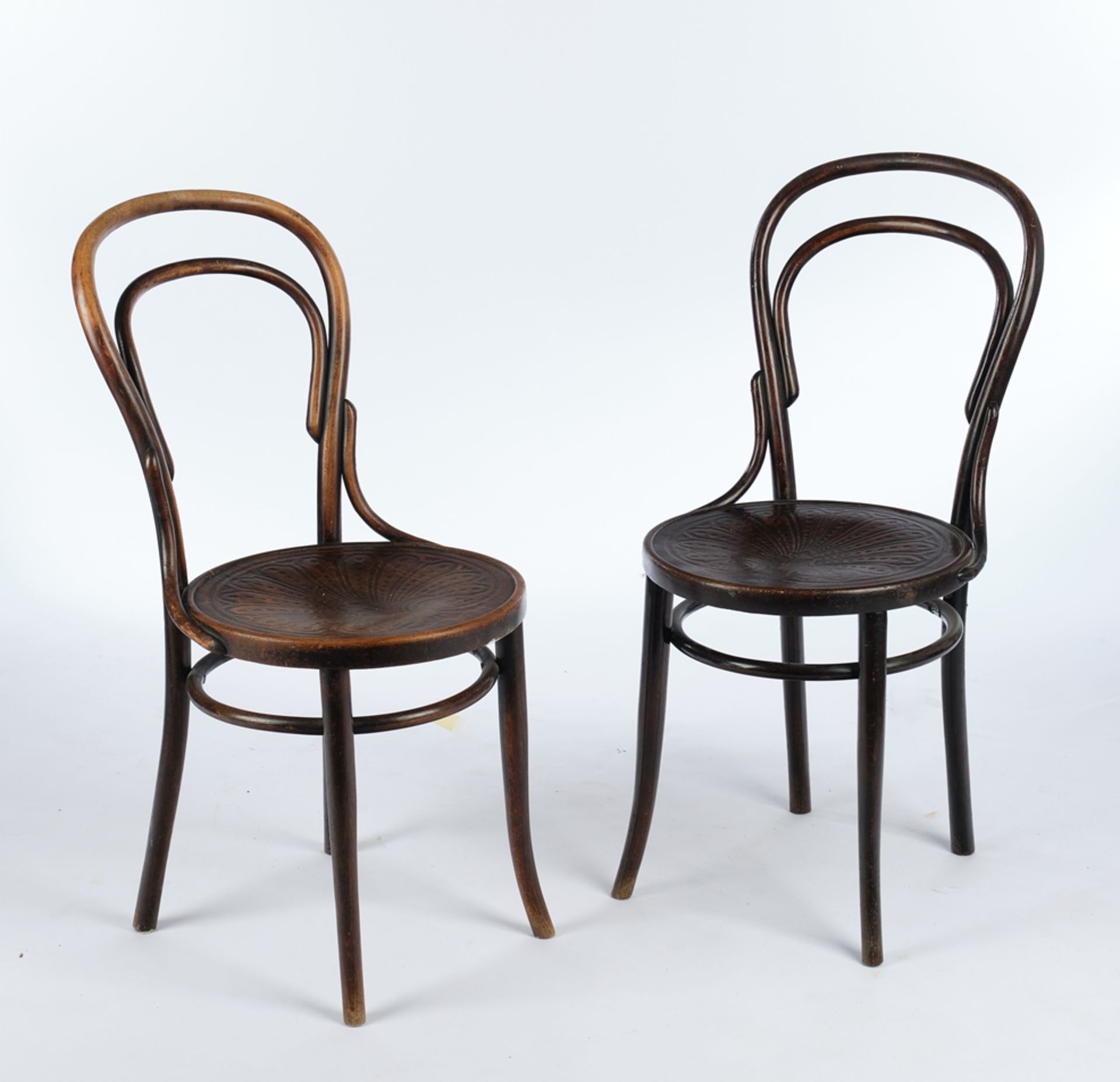 Paar Kaffeehausstühle, in der Art Thonet, wohl Mazowia, Polen, um 1910/20, Bugholz, Sitzfläche mit